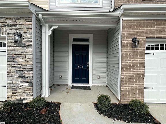 3rd image of 203 Brochaill Ct
