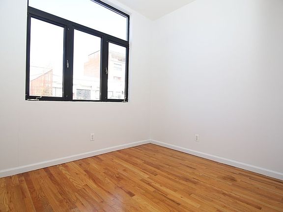 4th image of 327 Kosciuszko St APT 3F