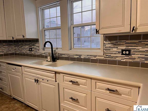 3rd image of 327 N Broadway St
