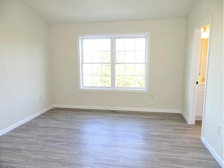 349 Cedar Holw — Photo 11