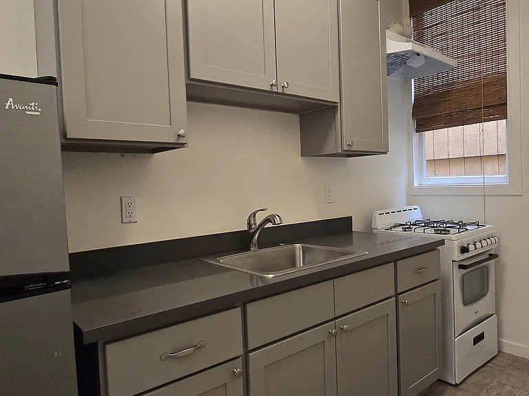 3804 Irving St — Photo 4