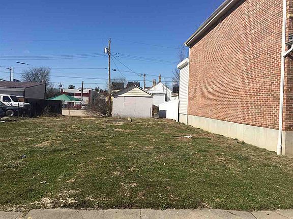 2nd image of 433 Lindsey St