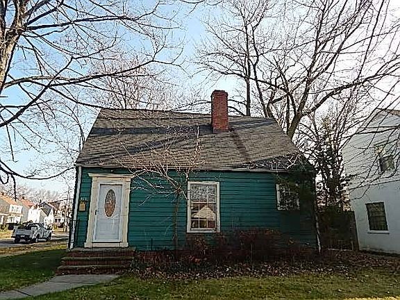 2nd image of 371 E 222nd St