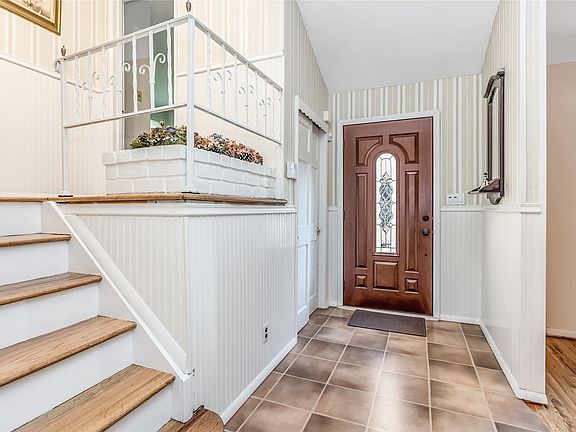 2nd image of 433 Atlantic St