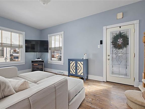 3rd image of 304 Jefferson Ave