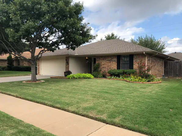 5304 Long Leaf Dr, Wichita Falls, TX 76310