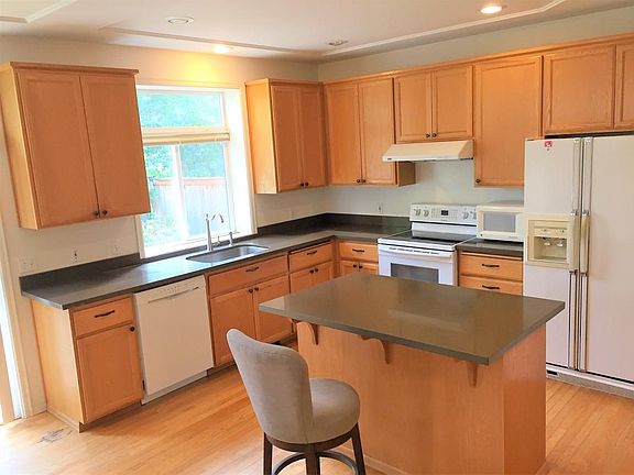 5th image of 25139 SE 42nd St