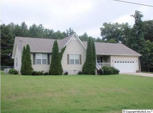 102 Skyhawk Dr, Guntersville, AL 35976