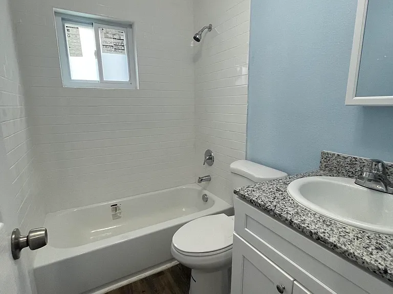 1109 NW 6th Ave #3 — Photo 8