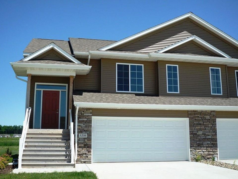 Entrance, garage & driveway