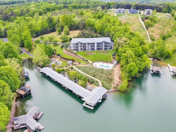 200 Bay Shore Dr #115, Moneta, VA 24121