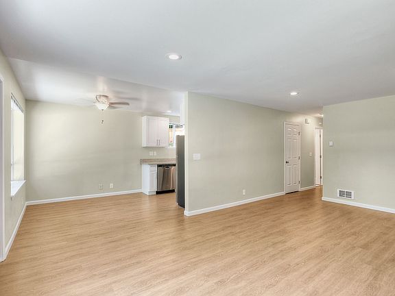 4th image of 15532 27th Ave NE APT 3