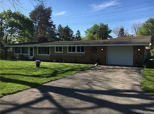 2159 Glencove Rd, Wolverine Lake, MI 48390