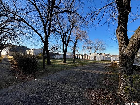 2nd image of 118 2 AVENUE E