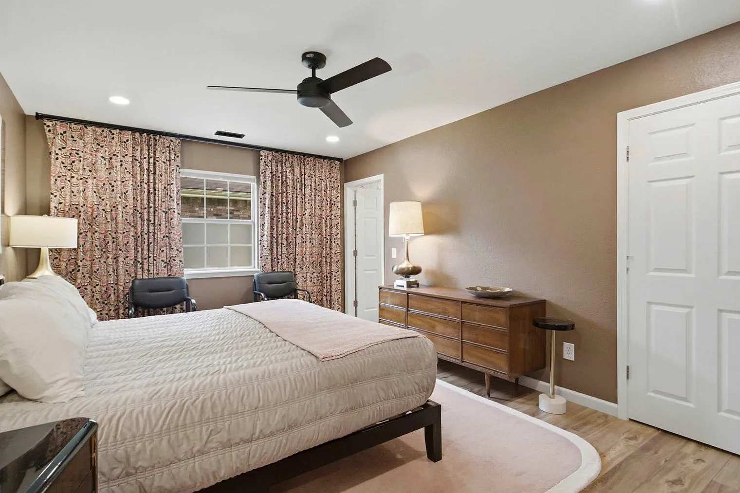 2 bed, 2.0 bath, $4,993 — Photo 4