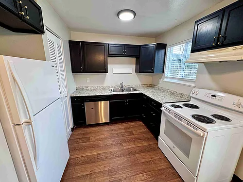 1201 Leonard St #10 Photo 1