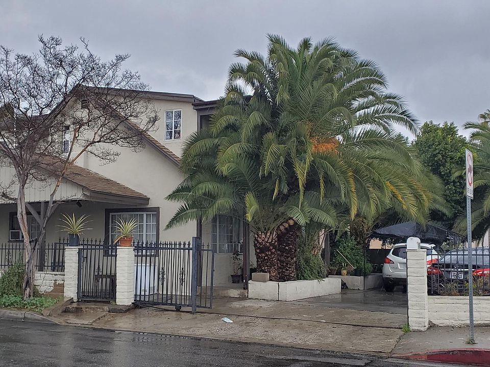 2nd image of 11461 Oxnard St