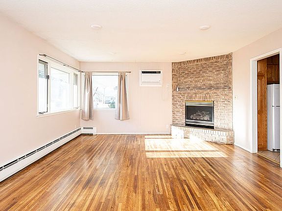 3rd image of 206 5th Ave E