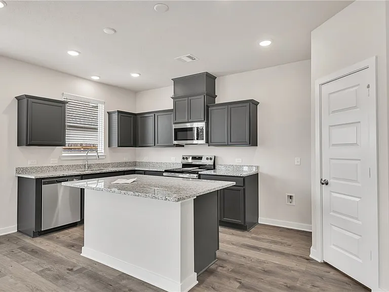 6004 Badger St — Photo 4