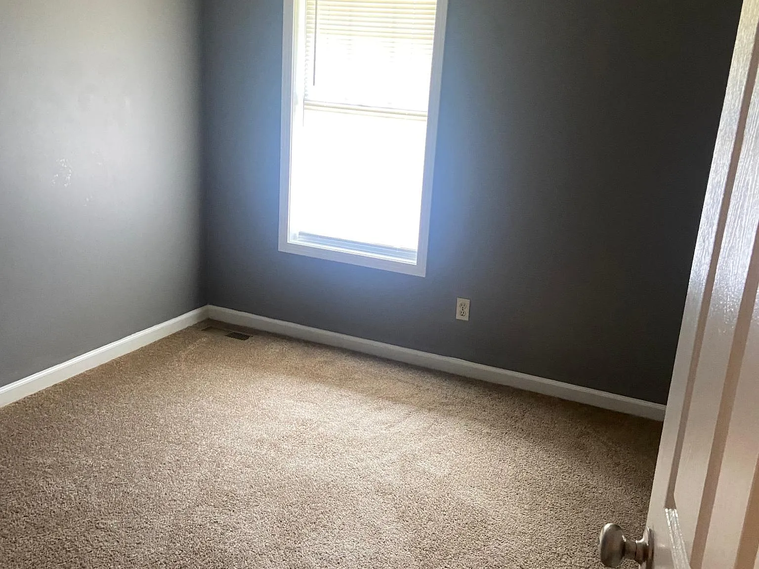 3 bed, 1324 sqft, $1,550 — Photo 2