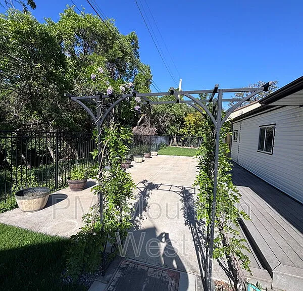 985 Horsley Cir #B — Photo 16