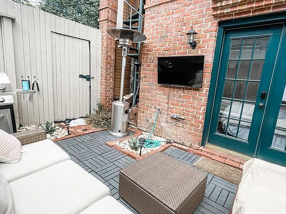 4th image of 4002 Holland Ave