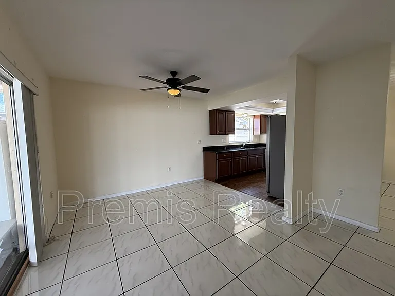 2238 Colonial Dr — Photo 9