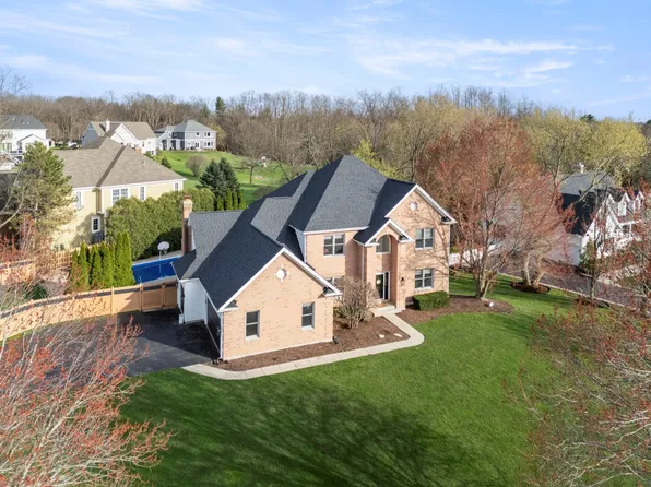 3 Milton Ct, Cary, IL 60013