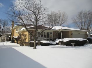 7824 Cherry Tree Ln, Willowbrook, IL 60527