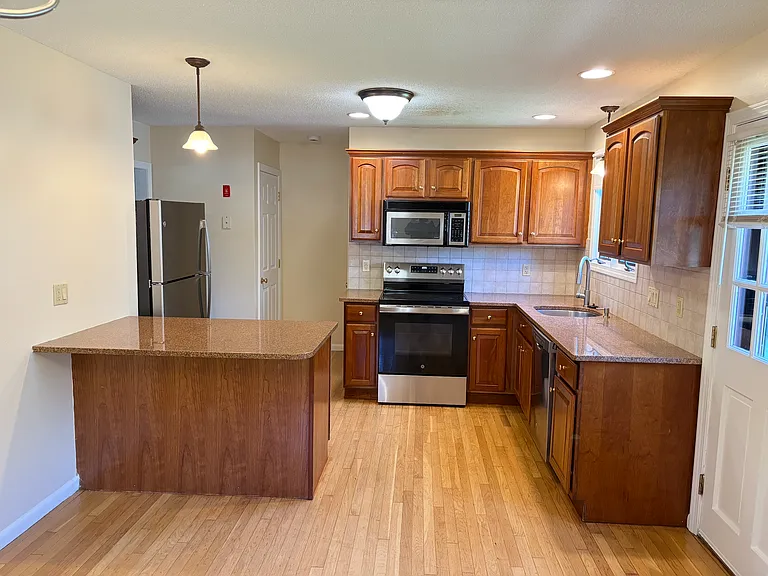 7 Oak St #5 — Photo 4