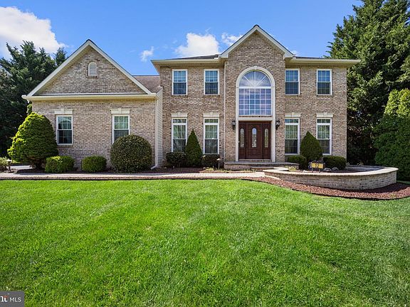 2nd image of 12 Canary Ct