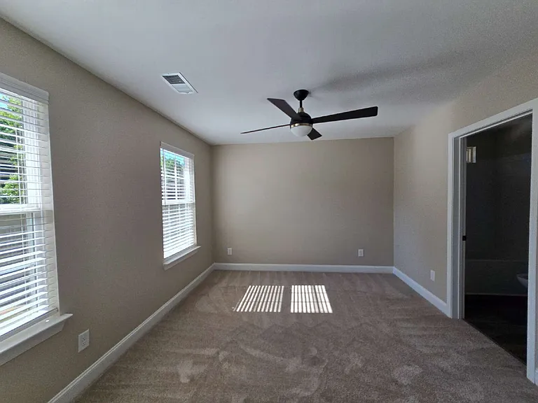402 Giles St #B — Photo 77