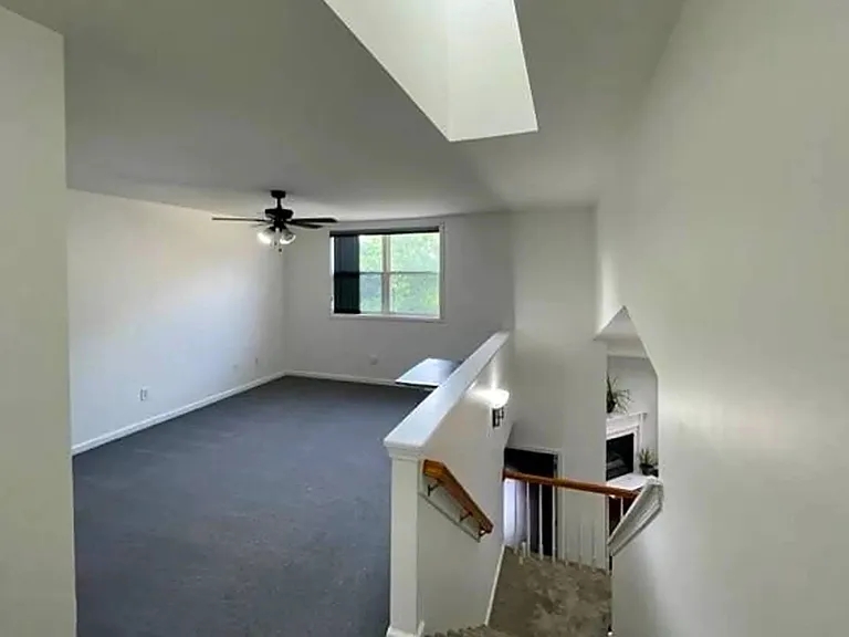 98 Harvard Rd — Photo 17