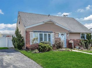 123 Belmill Rd, Bellmore, NY 11710