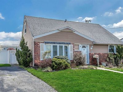 123 Belmill Rd, Bellmore, NY, 11710