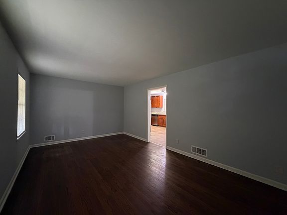 3rd image of 2254 Doris Dr