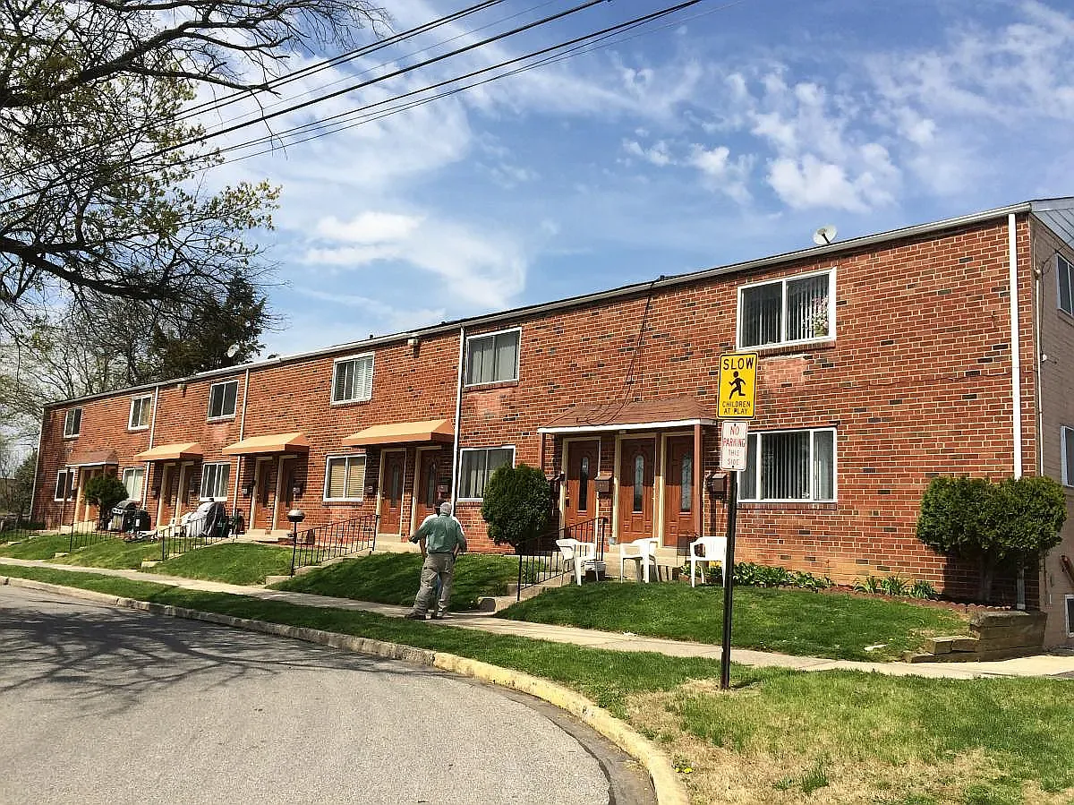 2 bed, 900 sqft, $1,300 — Photo 1