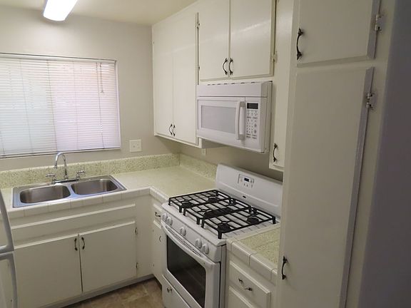 4th image of 4542 Cherokee Ave APT 3