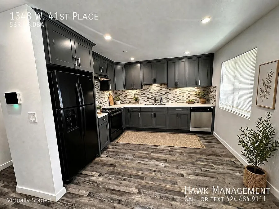 Spacious 5 Bed | 5 Bath Home in Vibrant South LA — Photo 3