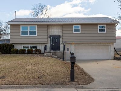 1019 8th St SE, Dyersville, IA, 52040