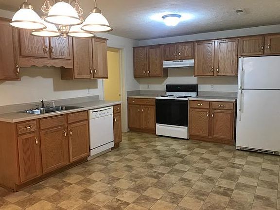 3rd image of 320 Breezewood Dr #C