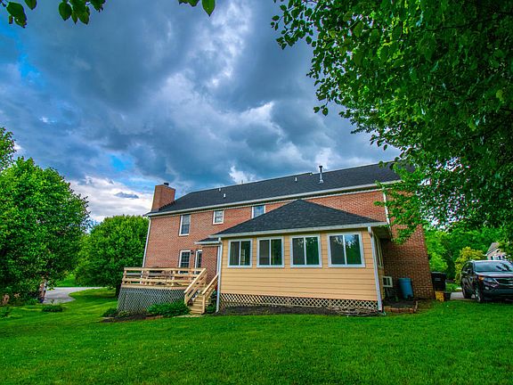 3rd image of 327 Sweetgum Dr