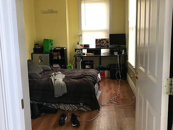 4th image of 225 E University Ave #2