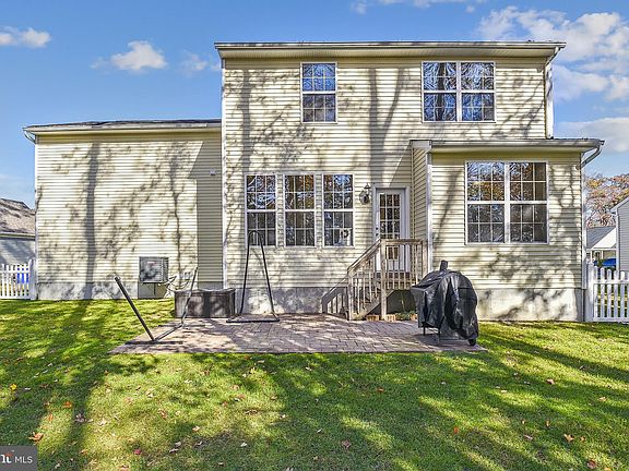5th image of 19100 Carey Ln