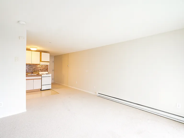 199 Aiken Ave — Photo 2
