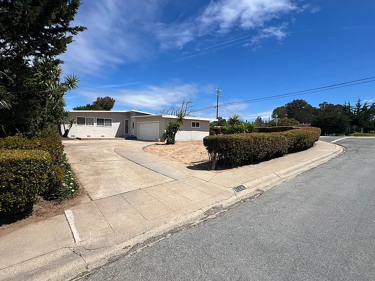 1845 Ord Grove Ave — Photo 2