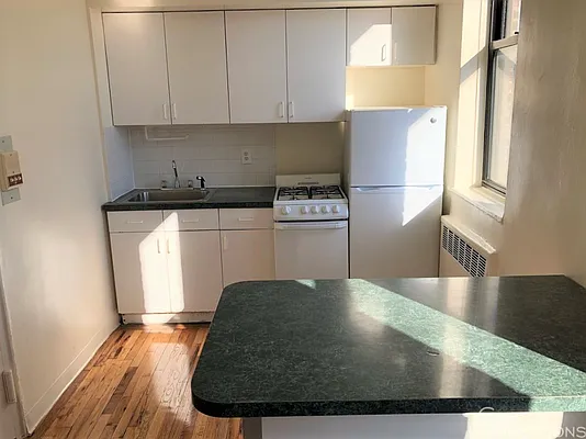 Rented by City Connections Realty | media 7