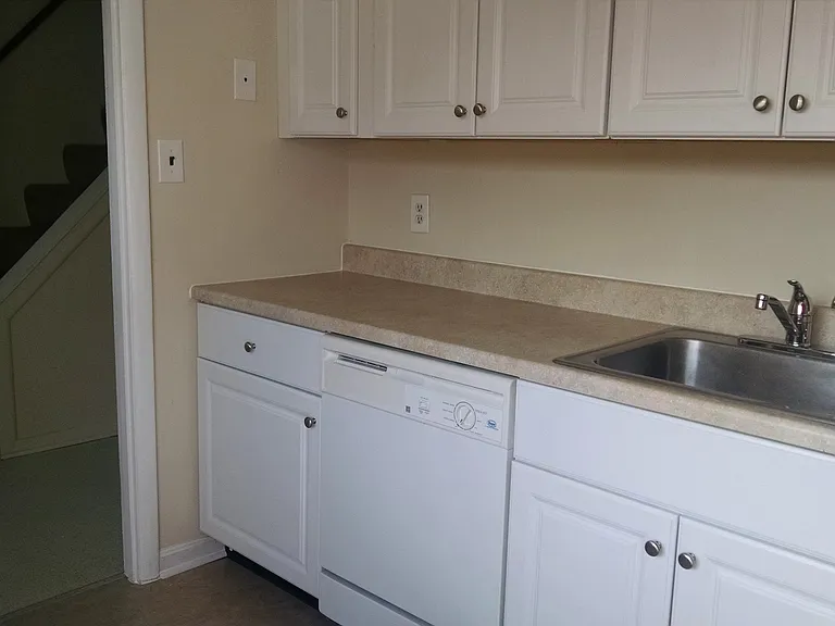 18 Wayside Ct — Photo 4