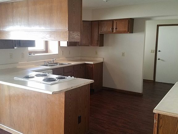 3rd image of 5870 Saranac Dr