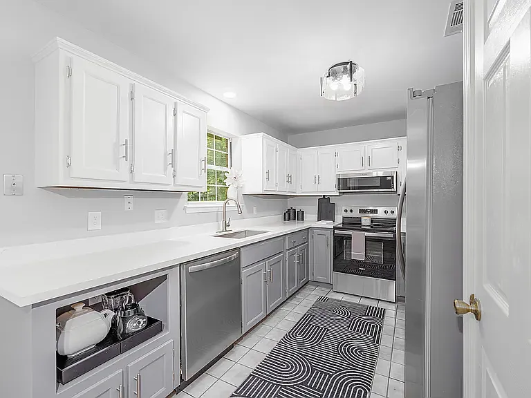 3 bed, 1642 sqft, $2,200 — Photo 4